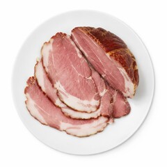 Fototapeta premium Geräucherter Kasseler am Stück und in Scheiben auf weißem Teller, freigestellt in Top-View. Traditionelle deutsche Fleischspezialität für Metzgerei, Gastronomie, Rezeptideen und Food-Design.