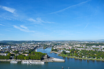 Fototapeta premium Koblenz, Rhein, Blick von der Festung Ehrenbreitstein auf Rhein, Moselmündung, Koblenz, Kaiser Wilhelm-Denkmal am Deutschen Eck