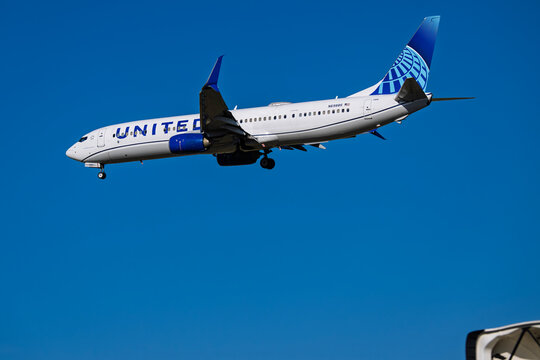 DFW International Airport 7-27-2026 Grapevine, TX USAUnited Airlines Boeing 737-900ER N69885 arrival into runway 17C at DFW International Airport