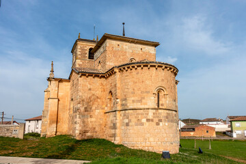 Exterior view of semicircular apse & side wall, Church of San Lorenzo in Zorita del Páramo (Palencia, Spain). Late Romanesque & Renaissance architecture from the late 12th–16th C © Nandi Estévez