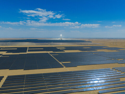 Solar photovoltaic panels; desert photovoltaics; new energy
