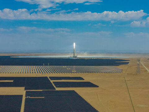 Solar photovoltaic panels; desert photovoltaics; new energy
