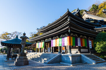 Obraz premium 日本の風景・秋 神奈川県鎌倉市 紅葉の長谷寺 本堂
