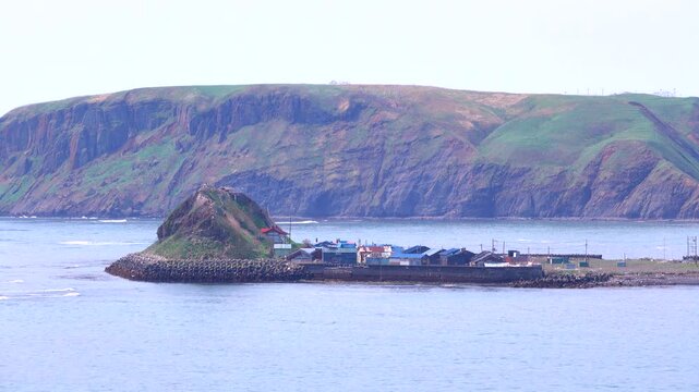 大黒島と小島（手前）