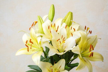 Obraz premium Yellow lily bouquet with soft light