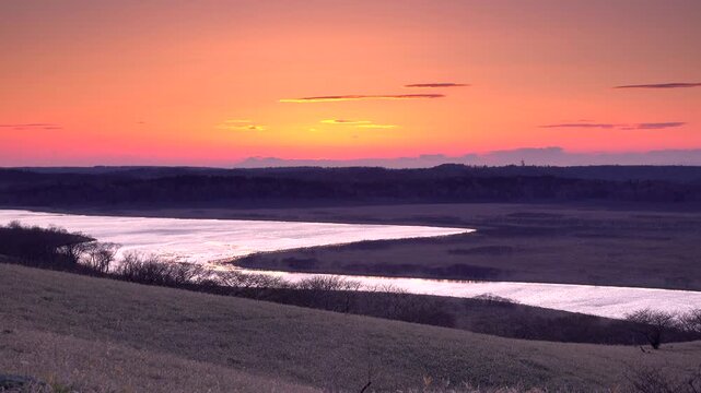 霧多布湿原と一番沢川（琵琶瀬川支流）の夕景