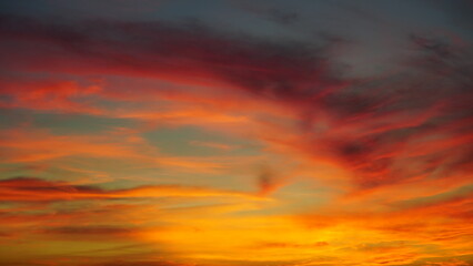 Fototapeta premium Dreamy Summer Clouds with Vibrant Pastel Twilight Sunset Sky