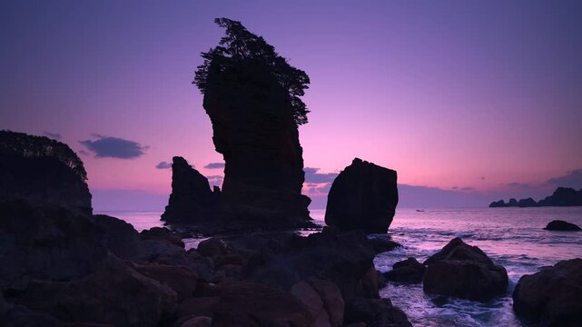 三王岩と太平洋の朝