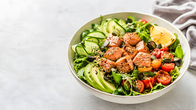 Grilled Salmon and Avocado Salad Bowl