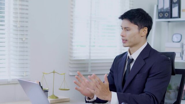 judge on wooden table And experienced lawyers meet with clients and give advice behind the scenes. legal services legal consulting concept