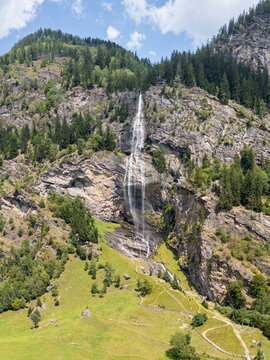 Drohnenfoto vom Fallbach Wasserfall in K&auml;rnten, &Ouml;sterreich