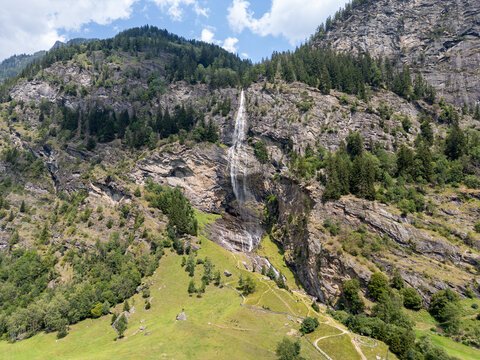 Drohnenfoto vom Fallbach Wasserfall in K&auml;rnten, &Ouml;sterreich