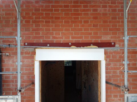 Insulated monoblock sub-frame for a window with a roller shutter.