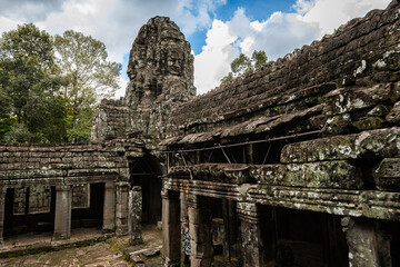 Naklejka premium Outside view details of the ancient Bayon temple in Cambodia