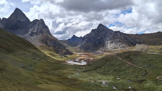 Circuito de Huayhuash, d&iacute;a 1 desde la cima del Paso de Monta&ntilde;a