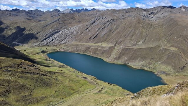 Trekking por el Circuito de Huayhuash, d&iacute;a 2 de caminata yendo hacia el campamento