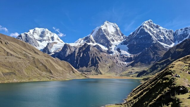 Vista al lago desde el lugar de acampada del 2do d&iacute;a del trekking de Huayhuash