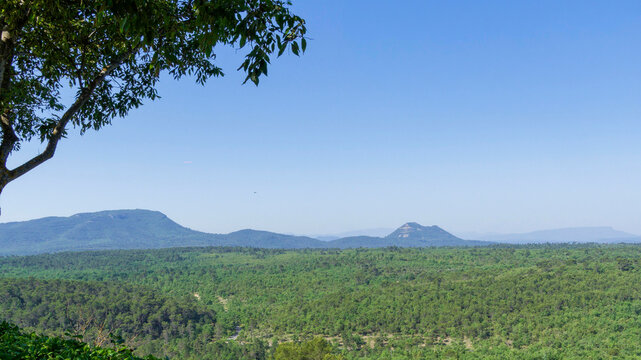 Entrance to the Proven&ccedil;al village of Fox-Amphoux, perched on a promontory, offers a splendid view of Le Gros Bessillon and Le Petit Bessillon, overlooking the Var and state-owned forest of P&eacute;lenc

