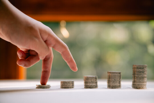 Savings for investing in business. The concept of setting goals for savings. Setting goals for fixed deposits with banks. The concept of insurance for savings limits.