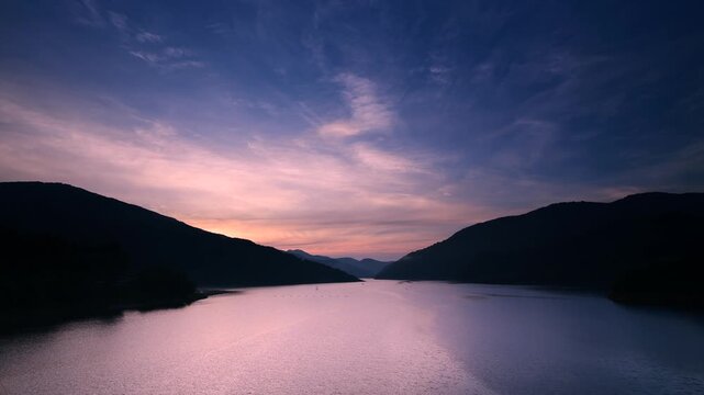 月山湖の朝