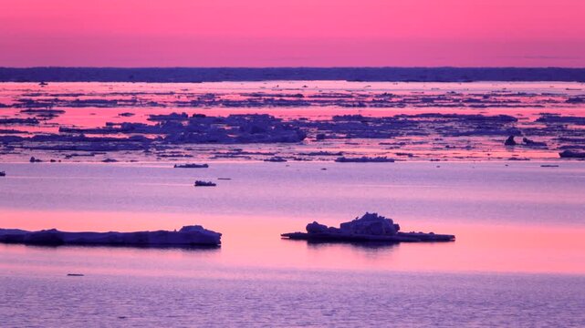 朝の流氷とオホーツク海と陽炎