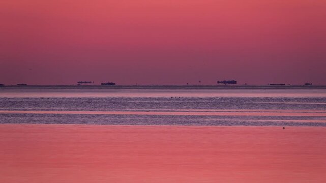根室湾の朝と流氷