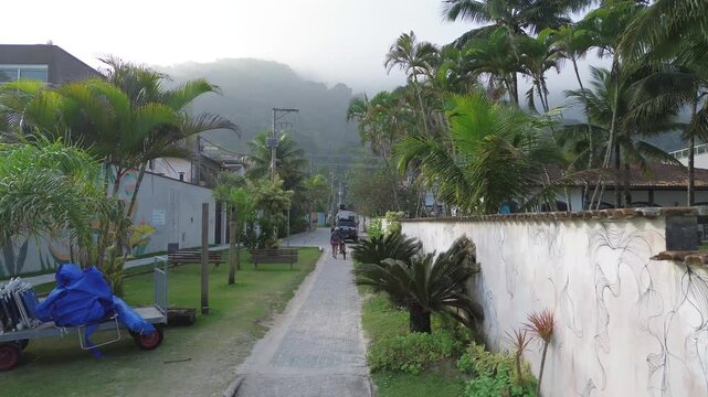 A typical Brazilian beachfront alleyway leading to the sea. Juquei, S&atilde;o Sebasti&atilde;o