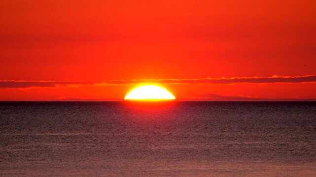 日の出とオホーツク海