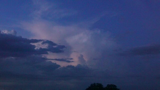 カミナリと雲
