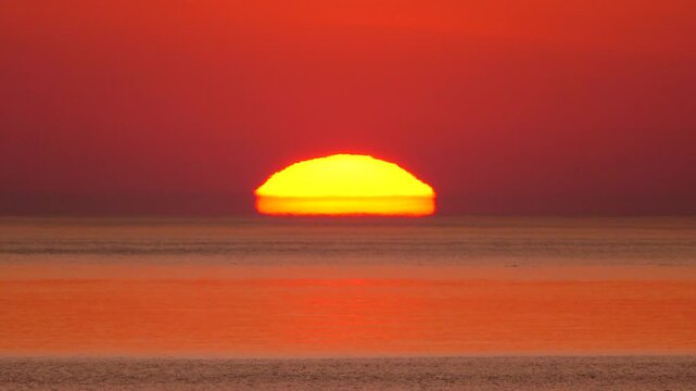 オホーツク海の日の出（変形）北海道