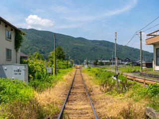 八頭町を通る若桜鉄道若桜線の線路 © しょこまろん