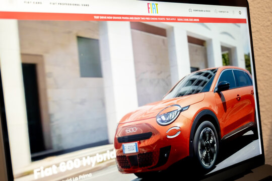 Mexico city, mexico, 03 09 2026, laptop screen displaying fiat 600 hybrid car website