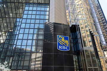 Fototapeta premium Toronto, Ontario, Canada - August 5, 2026: Royal Bank of Canada (RBC) headquarters in Royal Bank Plaza - North Tower on Bay Street in the Financial District of downtown Toronto, Ontario, Canada. 