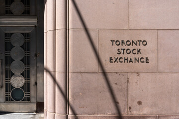 Fototapeta premium Toronto, Ontario, Canada - August 5, 2026: The historic Toronto Stock Exchange (TSX) signage on its former Art Deco headquarters building on Bay Street in downtown Toronto, Ontario, Canada. 