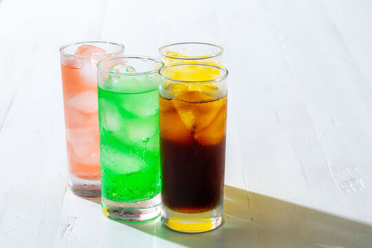 ソフトドリンク、多種類の炭酸ソーダ、フリードリンク