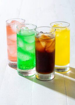 ソフトドリンク、多種類の炭酸ソーダ、フリードリンク
