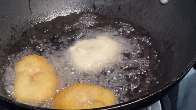 Making medu vada