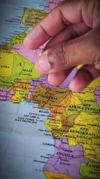 A map of the Federal Republic of Nigeria, a sovereign state in West Africa bordered by Benin to the west, Chad and Cameroon to the east, and Niger to the north.