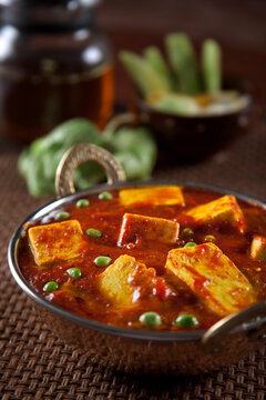 matter paneer in a bowl