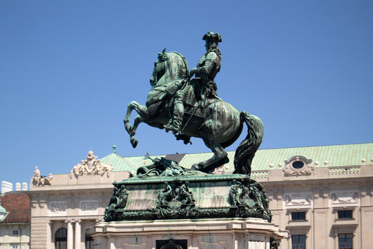 Monumento equestre in bronzo del Principe Eugenio di Savoia in Heldenplatz davanti al Palazzo della Hofburg a Vienna, Austria