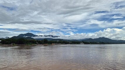 Fototapeta premium Scenic Mekong River Landscape in Luang Prabang, Laos
