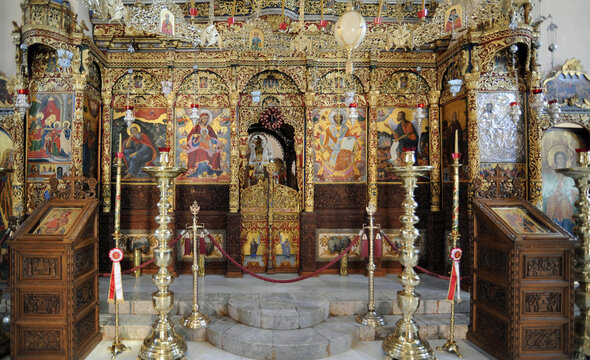 L'&eacute;glise du monast&egrave;re de la Sainte-Trinit&eacute; sur la presqu'&icirc;le de l'Akrotiri pr&egrave;s de La Can&eacute;e en Cr&egrave;te