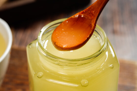 Crystallized Wild Flower Honey from Xinjiang with Wooden Spoon - Premium Natural Sweetener