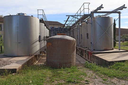 Foudre de vin &agrave; l ext&eacute;rieur