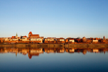 Panorama Torunia, zimowego, słonecznego poranka. Panorama of Torun - Vistula river, Poland  © 123108 Aneta