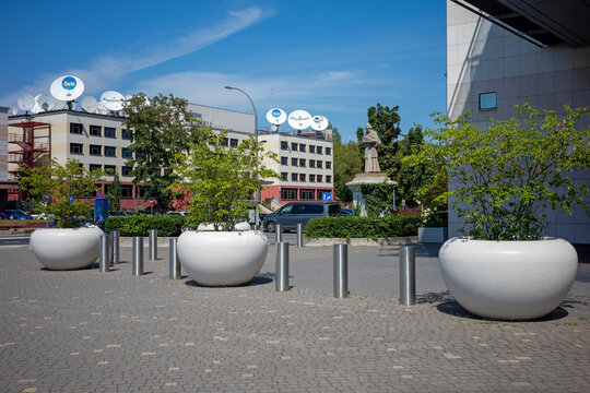 WARSAW, MASOVIAN VOIVODESHIP, POLAND - AUGUST 04, 2026: An urban outdoor view of the TVN media building with satellite dishes under a clear sky.