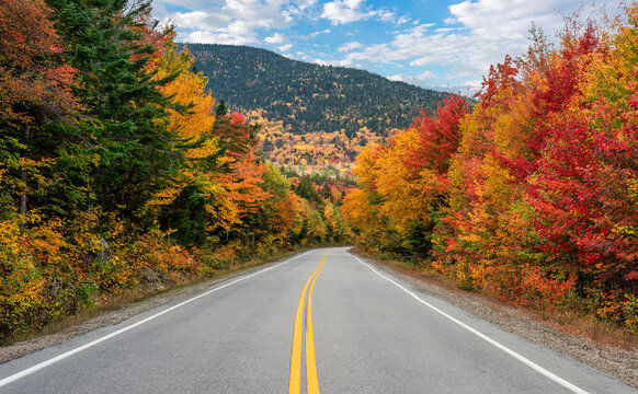 Kancamagus scenic highway in New Hampshire during autumn