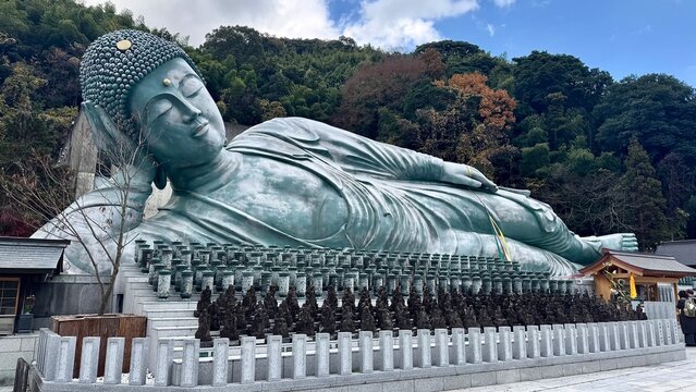 The reclining Buddha statue in Fukuoka