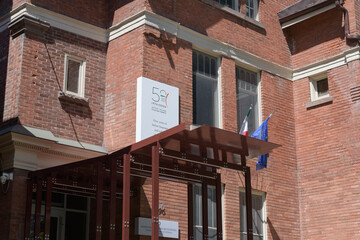 Fototapeta premium exterior building facade and signage of Istituto Italiano di Cultura (Italian Cultural Institute) located at 496 Huron St, Toronto