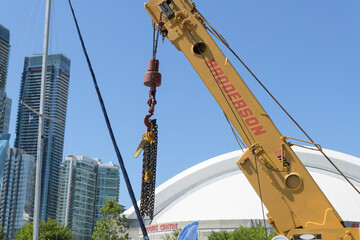 Fototapeta premium Broderson Manufacturing Corp industrial carry deck crane with chains in Toronto